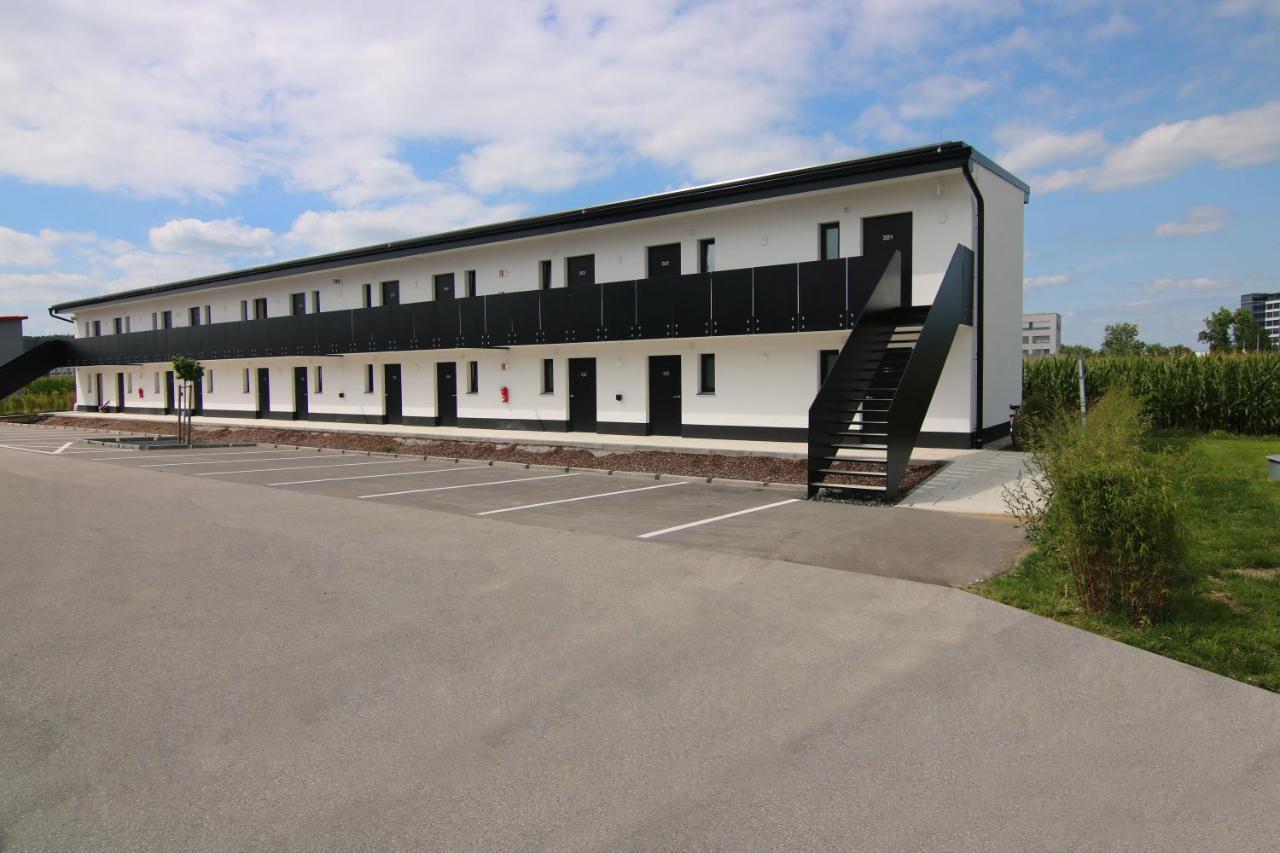 Me Hotel By Wmm Hotels Meitingen Eksteriør billede