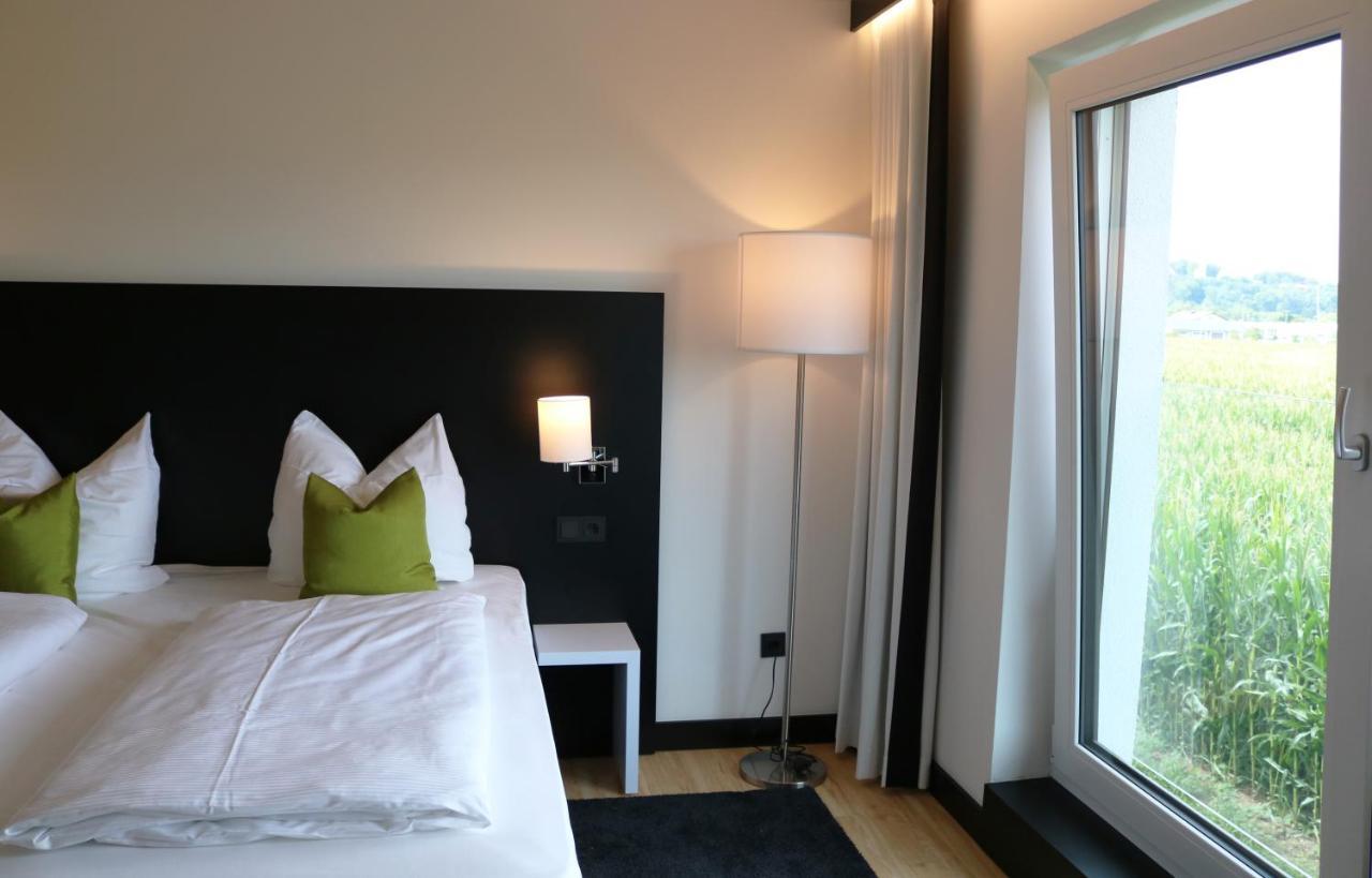 Me Hotel By Wmm Hotels Meitingen Eksteriør billede