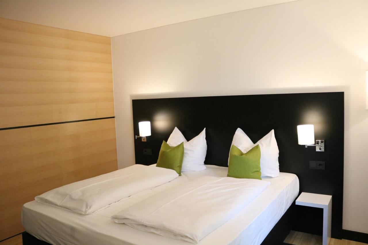 Me Hotel By Wmm Hotels Meitingen Eksteriør billede