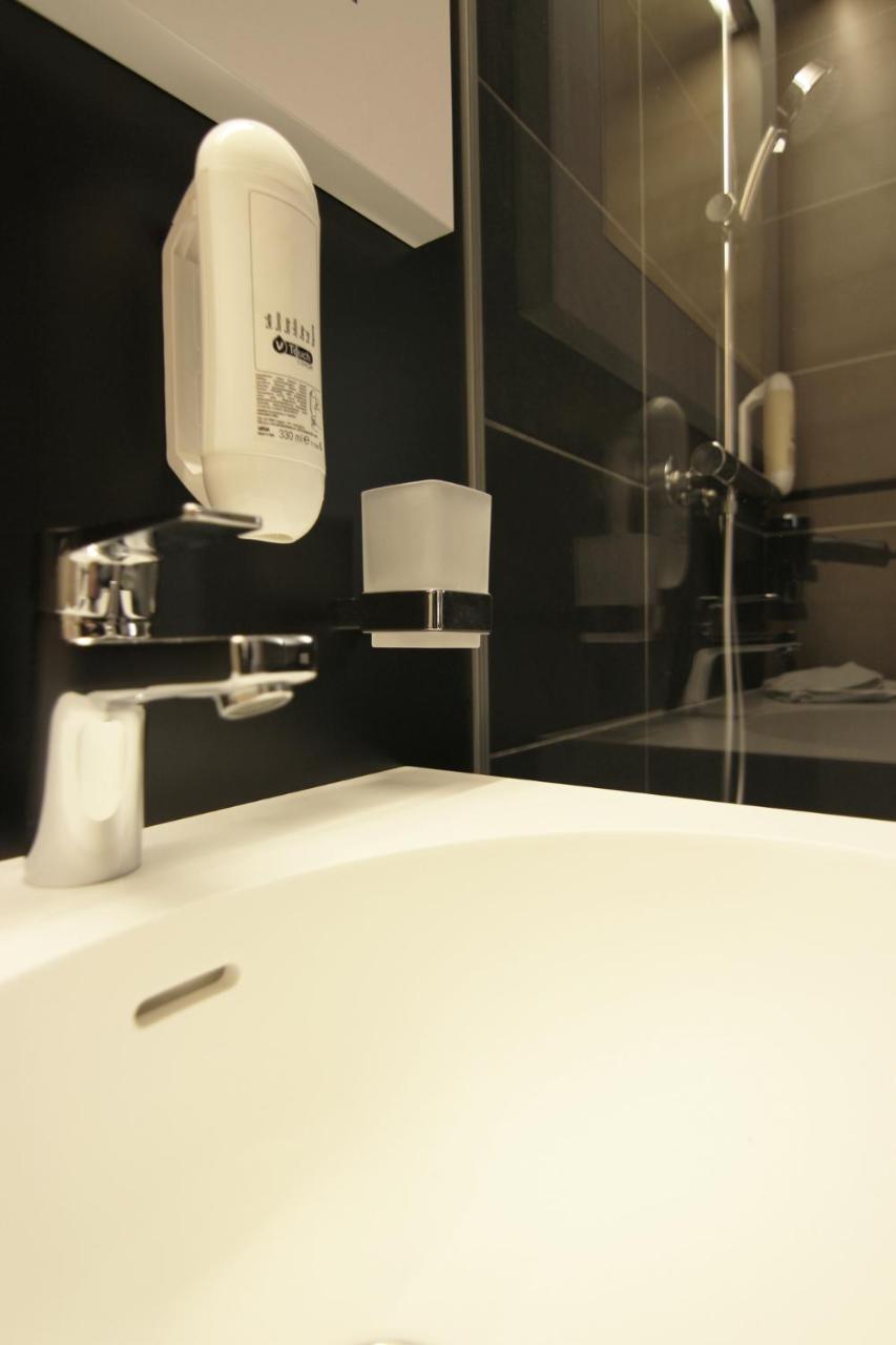 Me Hotel By Wmm Hotels Meitingen Eksteriør billede